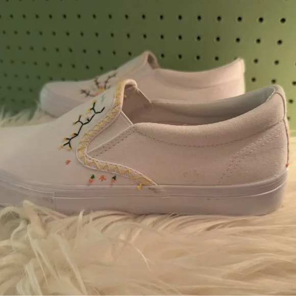 Custom embroidered white sneakers size 8 - Picture 5 of 6